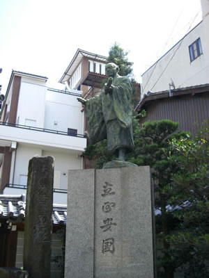 本能寺　銅像