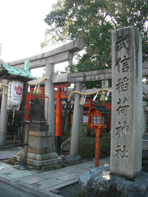 ���M��א_��